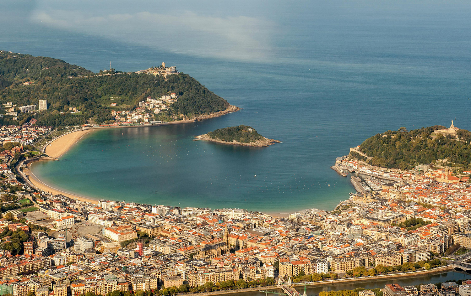 Playa de la Concha, uno de los atractivos que figuran en la guía del centro de San Sebastián.