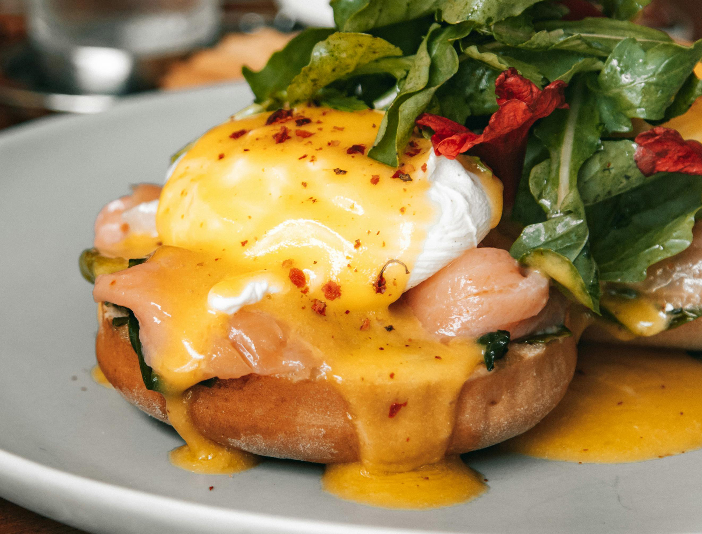 Huevos benedict en un brunch de San Sebastián.