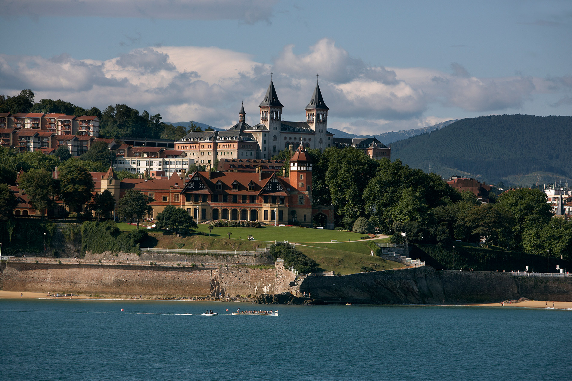 Palacio Miramar, una de las atracciones para ver en el barrio de Antiguo de San Sebastián.