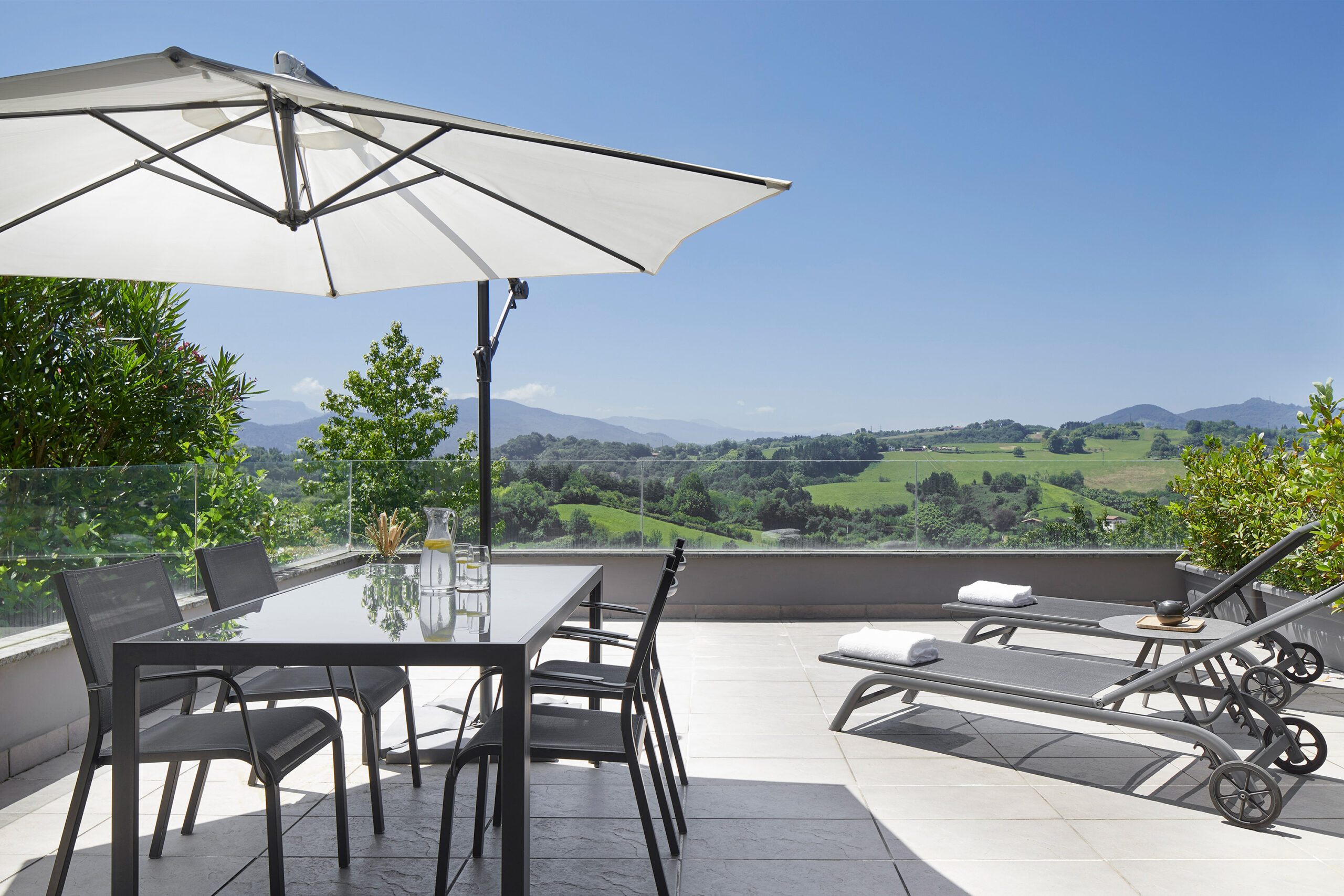 Terraza del apartahotel FeelFree STAYS Basoa, en San Sebastián.